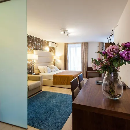 Aparthotel Vitoria Village